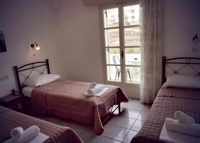 Nikolas Village 3* إيوس خورا